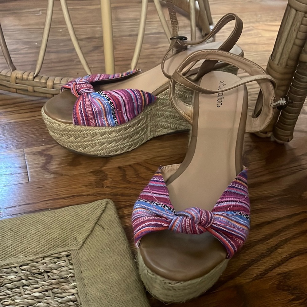 Pink black multi color design straw raffia summer wedge sandals 7.5 NWT so fun